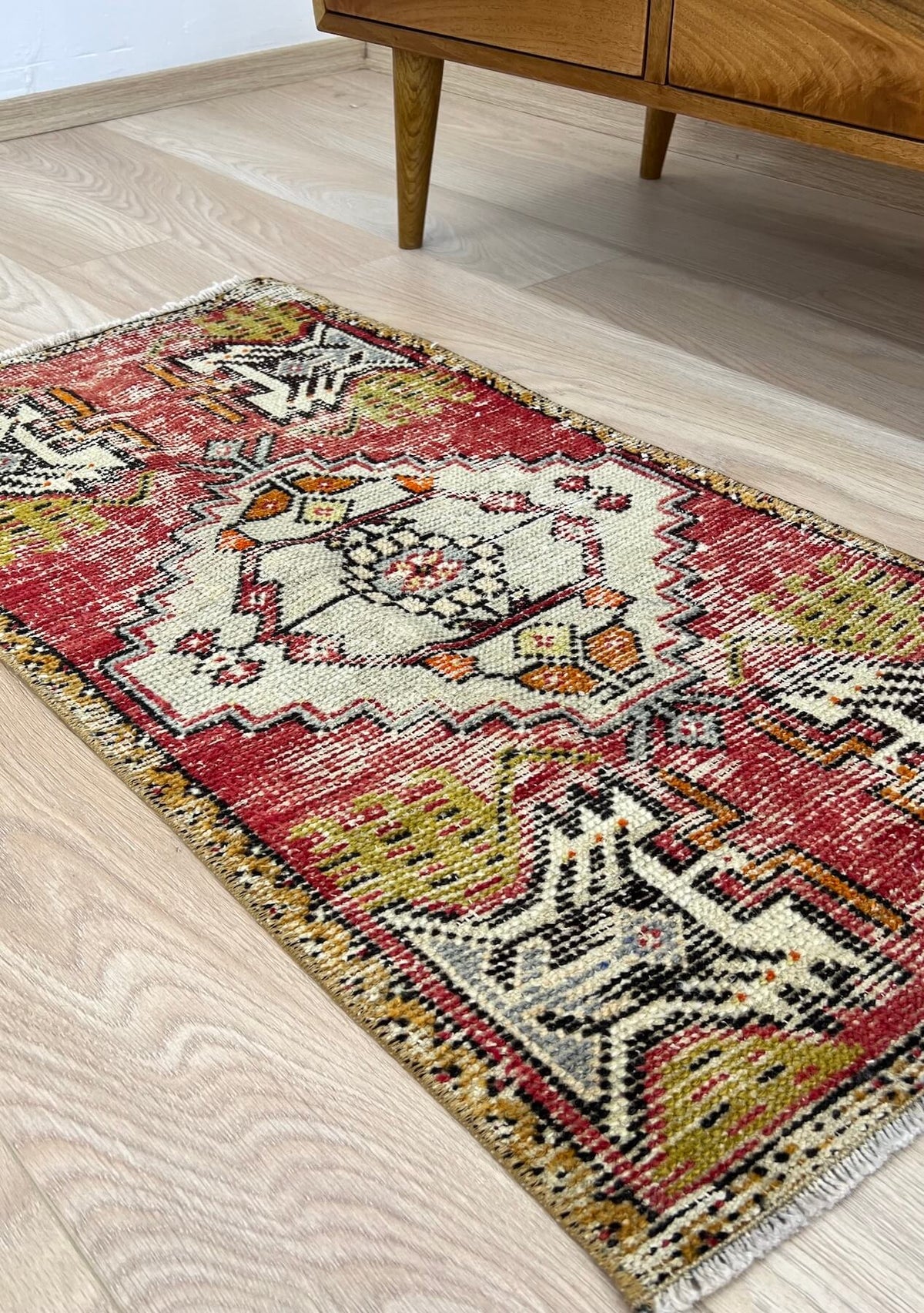 Lorelai - Vintage Mini Red Area Rug - kudenrugs