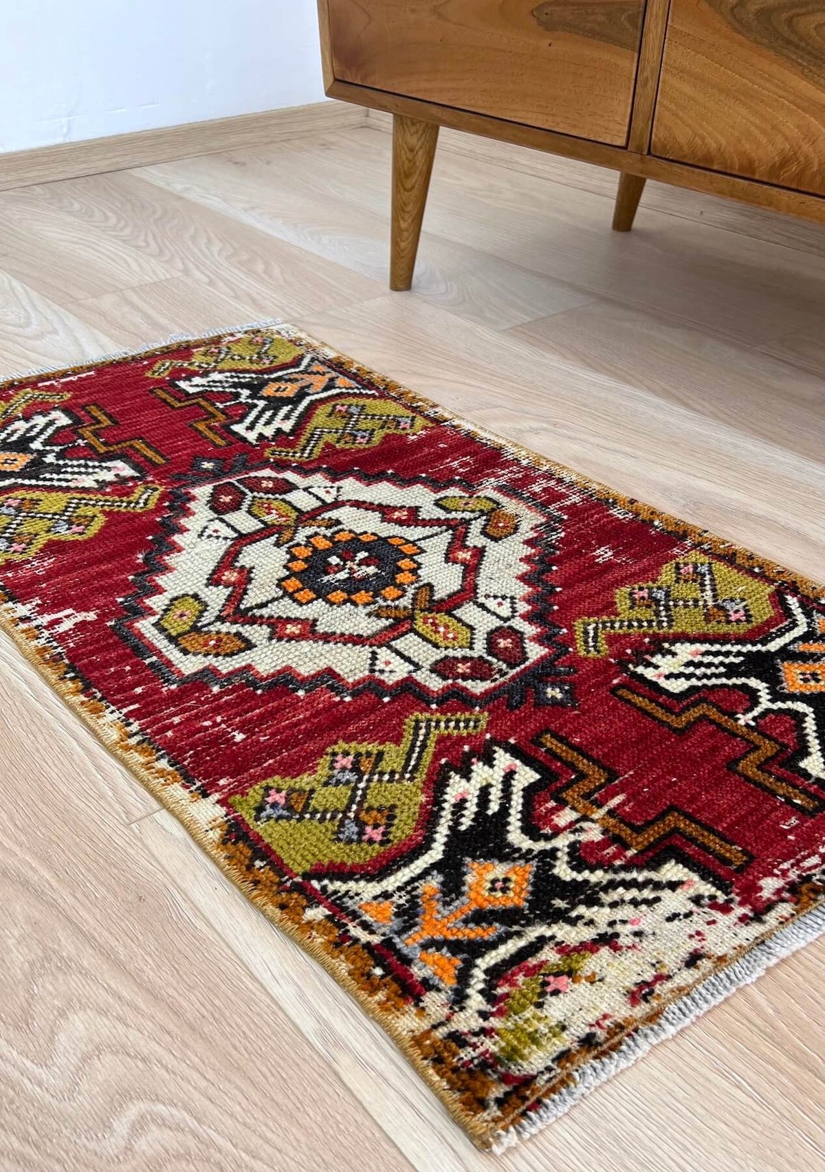 Lorrie - Vintage Mini Red Area Rug - kudenrugs