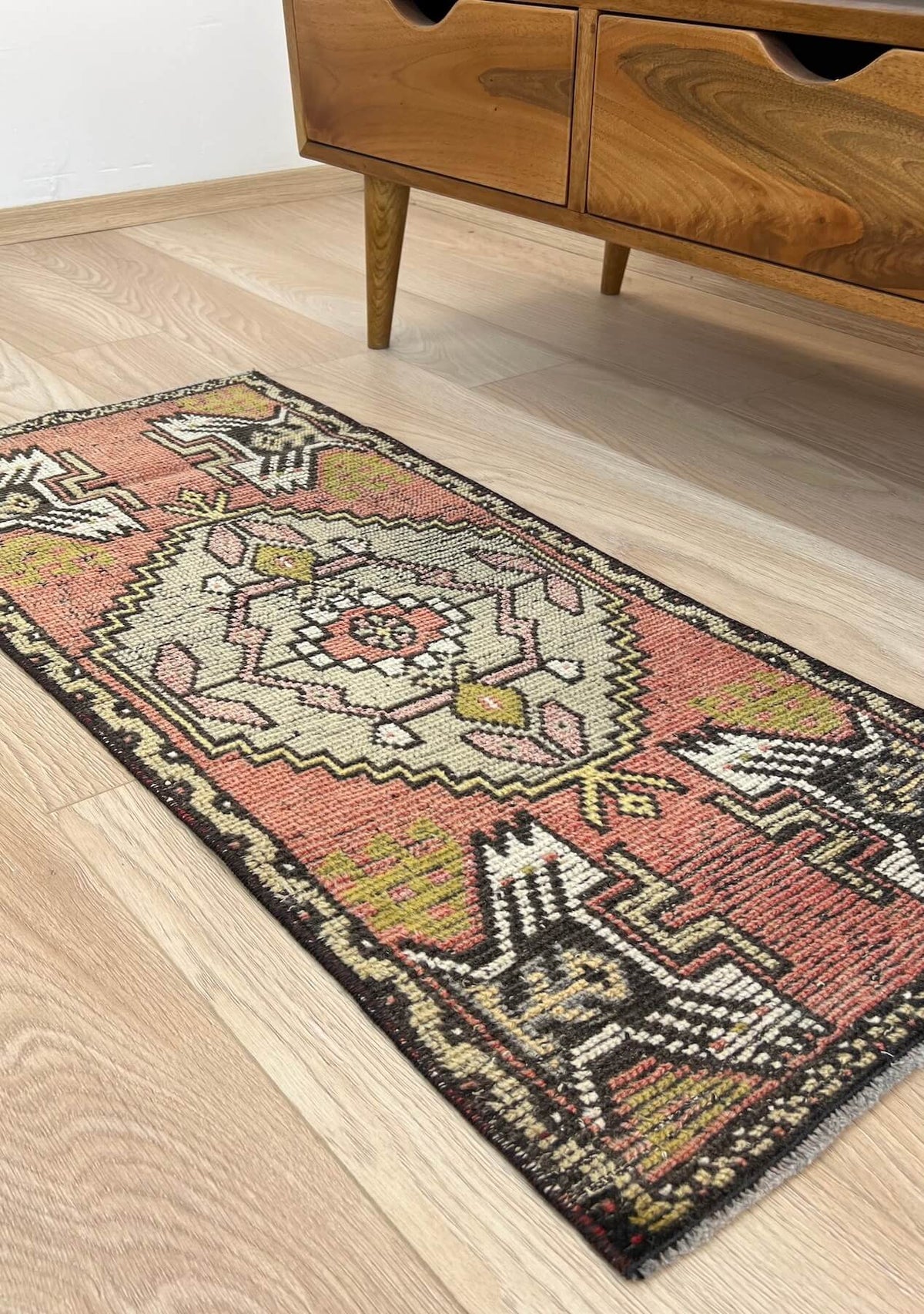 Luisa - Vintage Mini Pink Area Rug - kudenrugs