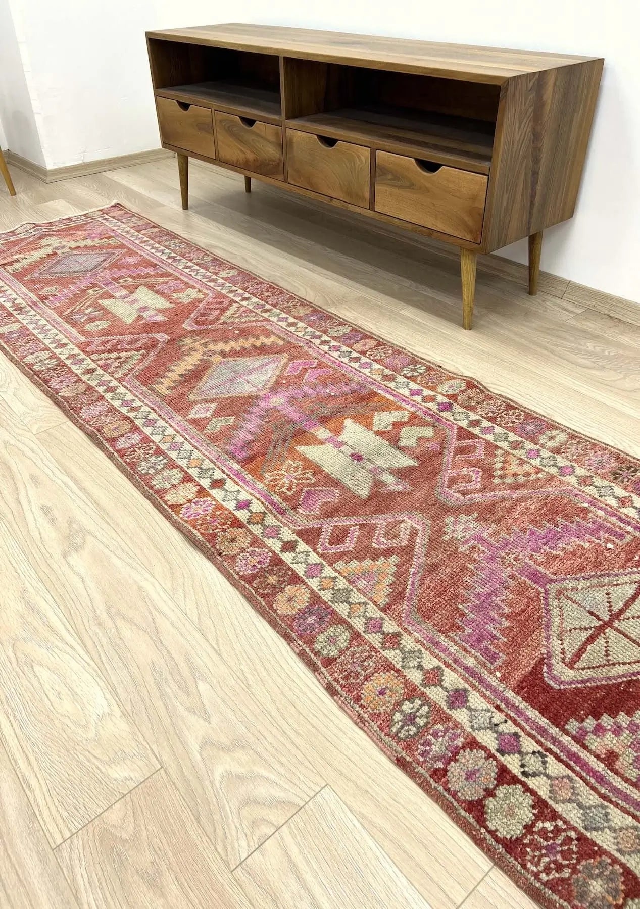 Madalyn - Red Herki Rug Runner - kudenrugs