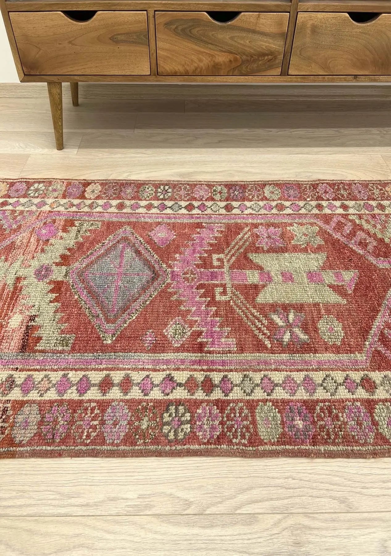 Madalyn - Red Herki Rug Runner - kudenrugs