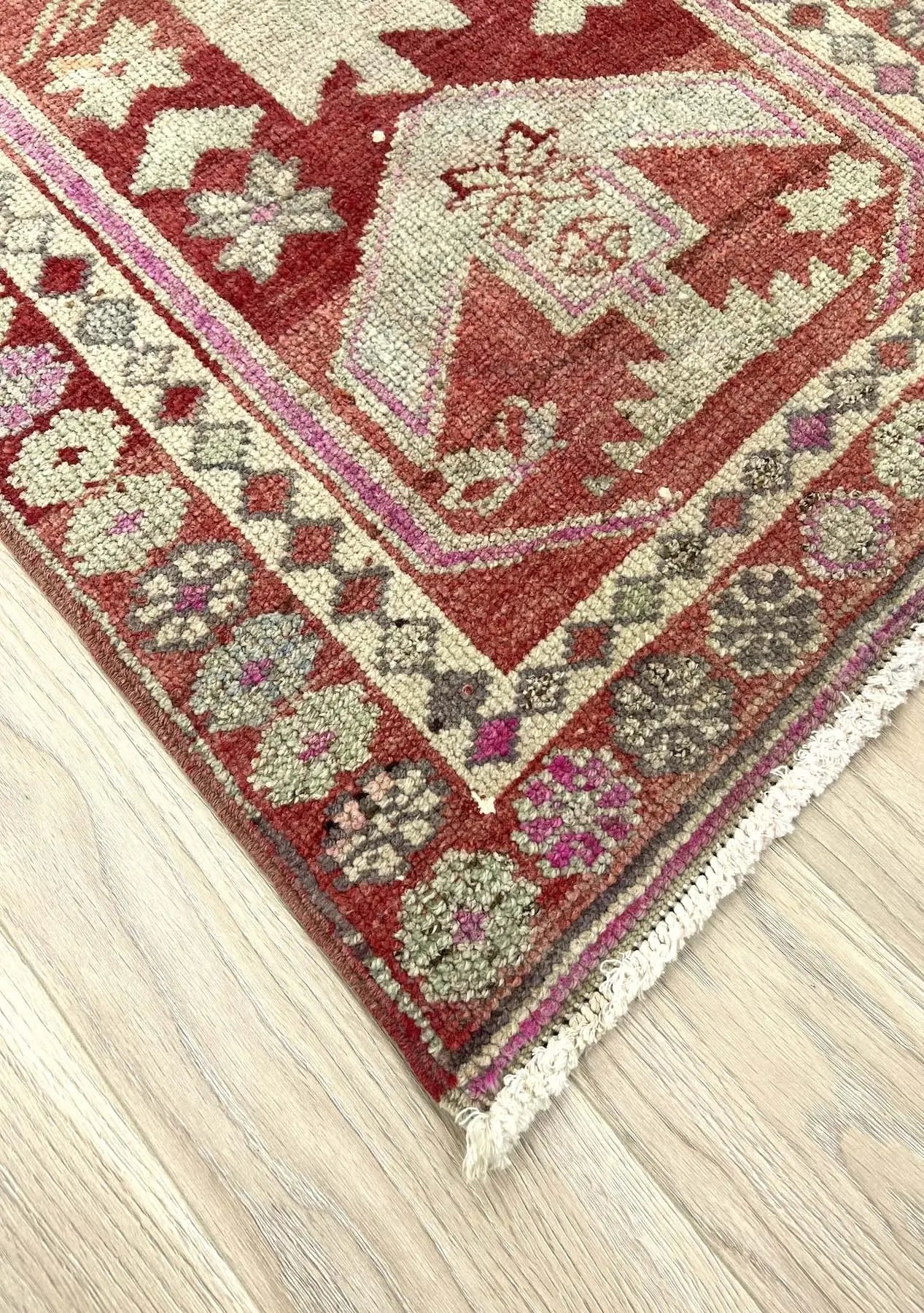 Madalyn - Red Herki Rug Runner - kudenrugs