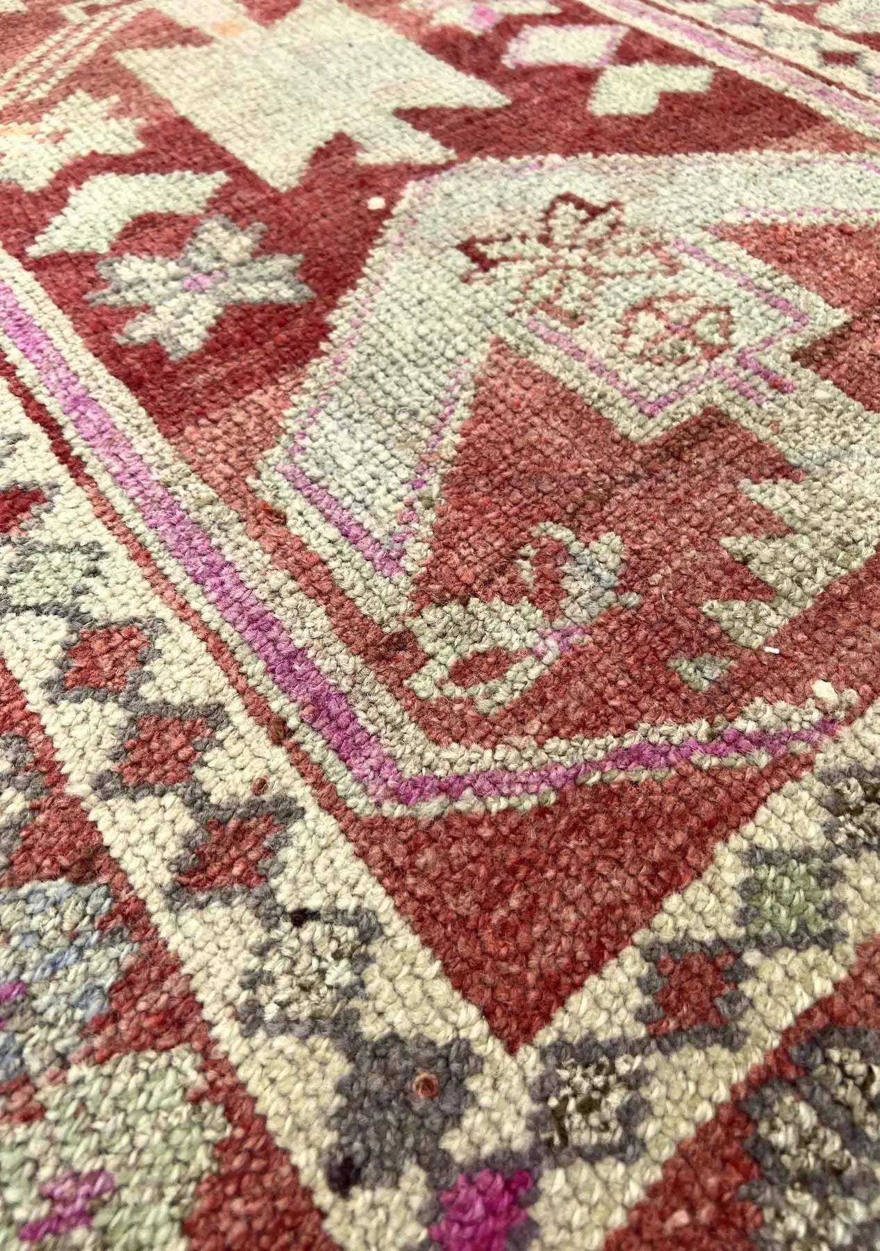 Madalyn - Red Herki Rug Runner - kudenrugs