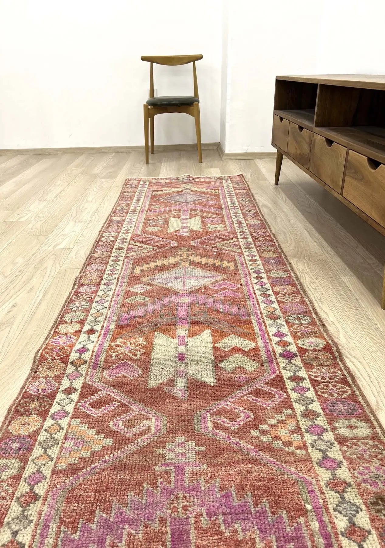 Madalyn - Red Herki Rug Runner - kudenrugs