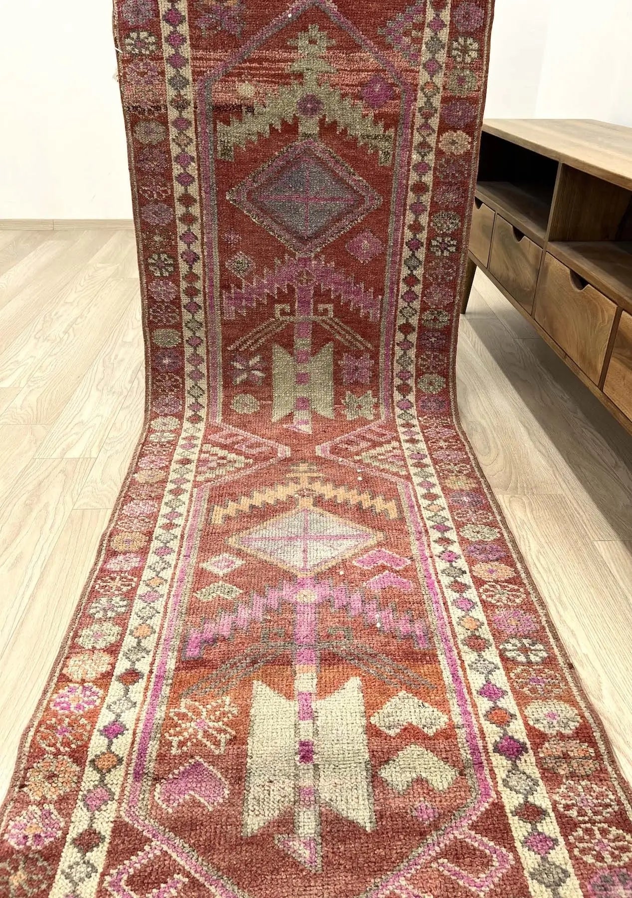 Madalyn - Red Herki Rug Runner - kudenrugs