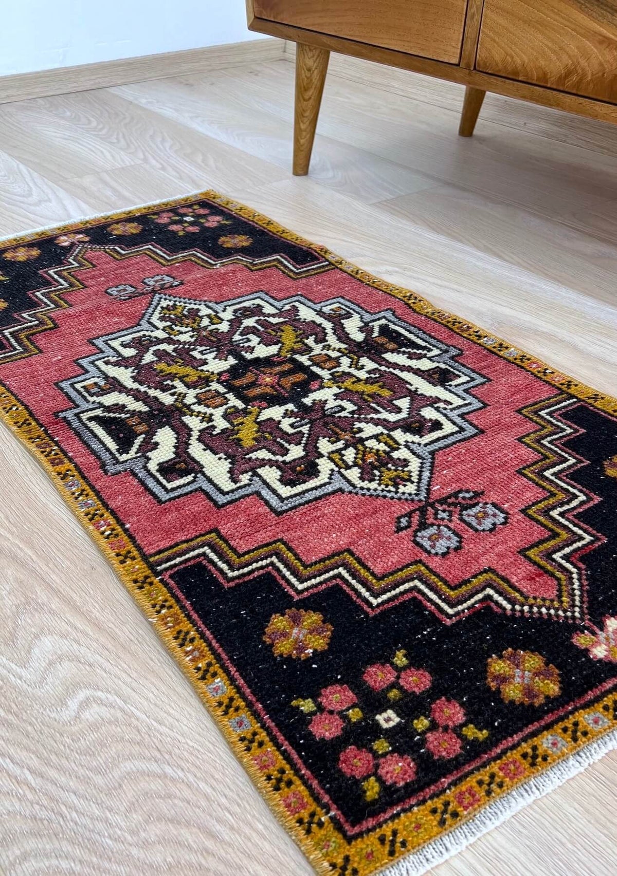 Maude - Vintage Mini Pink Area Rug - kudenrugs