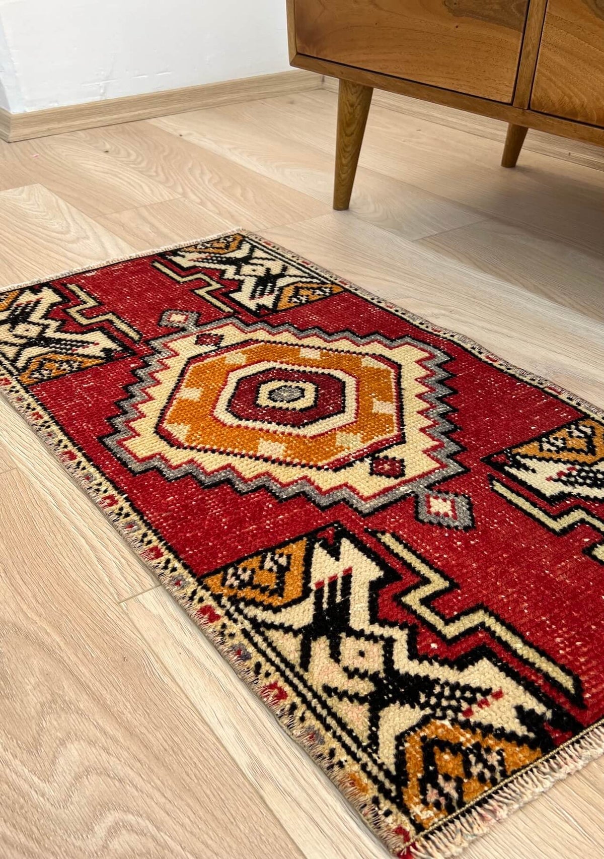 Meghan - Vintage Mini Red Area Rug - kudenrugs
