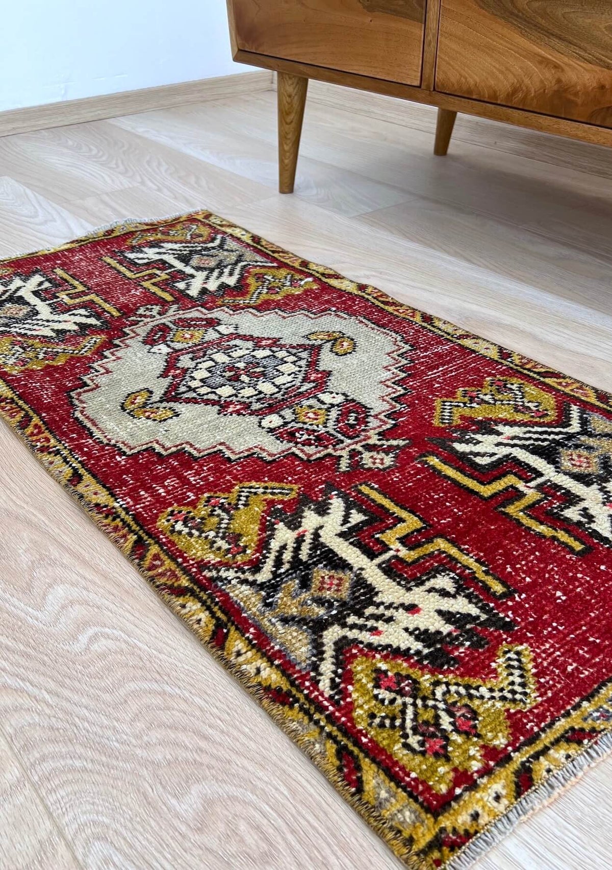 Nadine - Vintage Mini Red Area Rug - kudenrugs