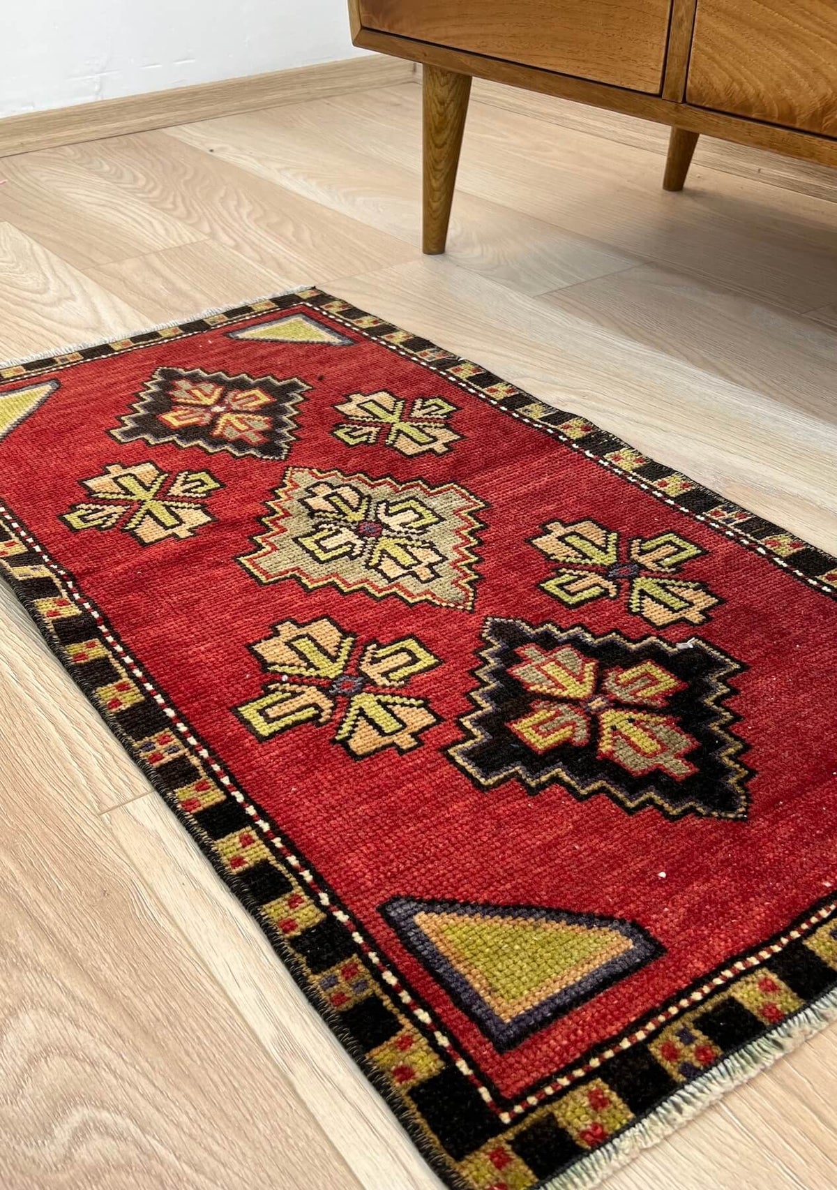 Nettie - Vintage Mini Red Area Rug - kudenrugs