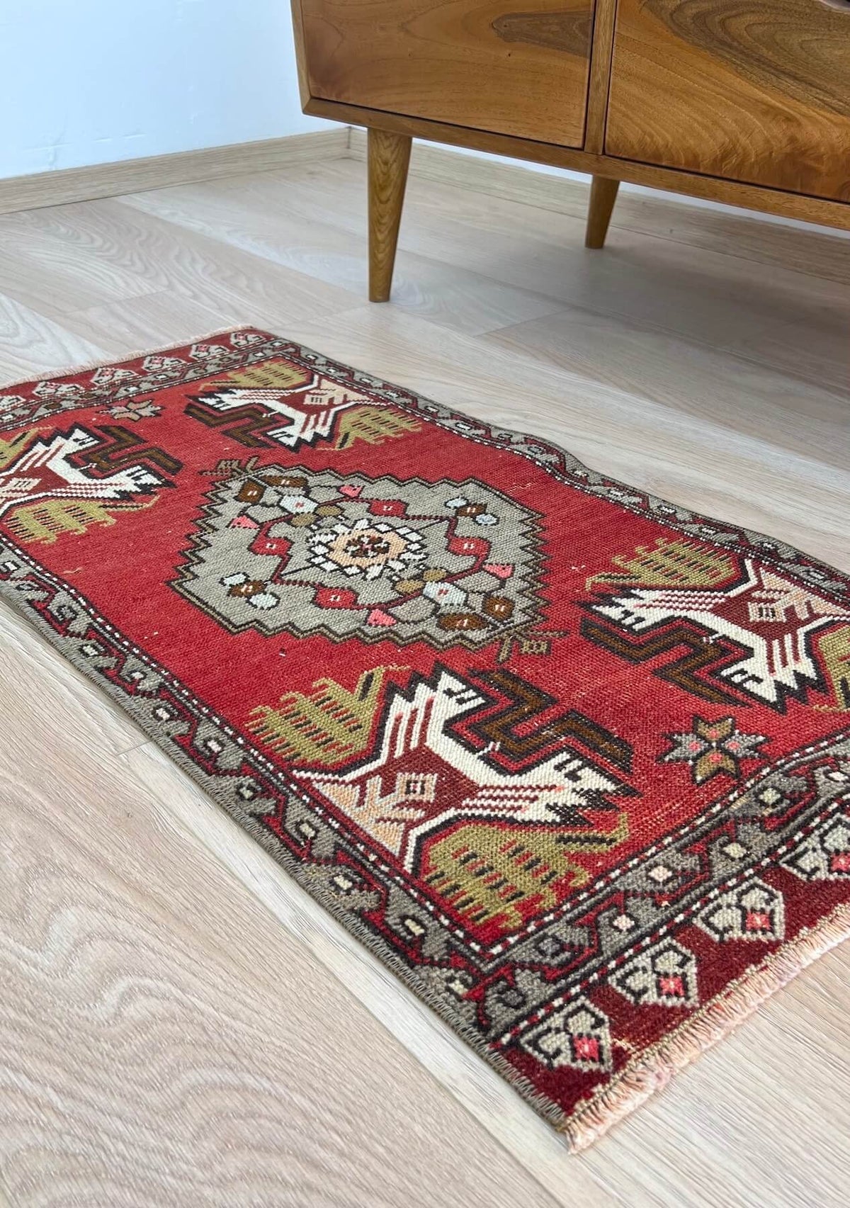 Noreen - Vintage Mini Red Area Rug - kudenrugs