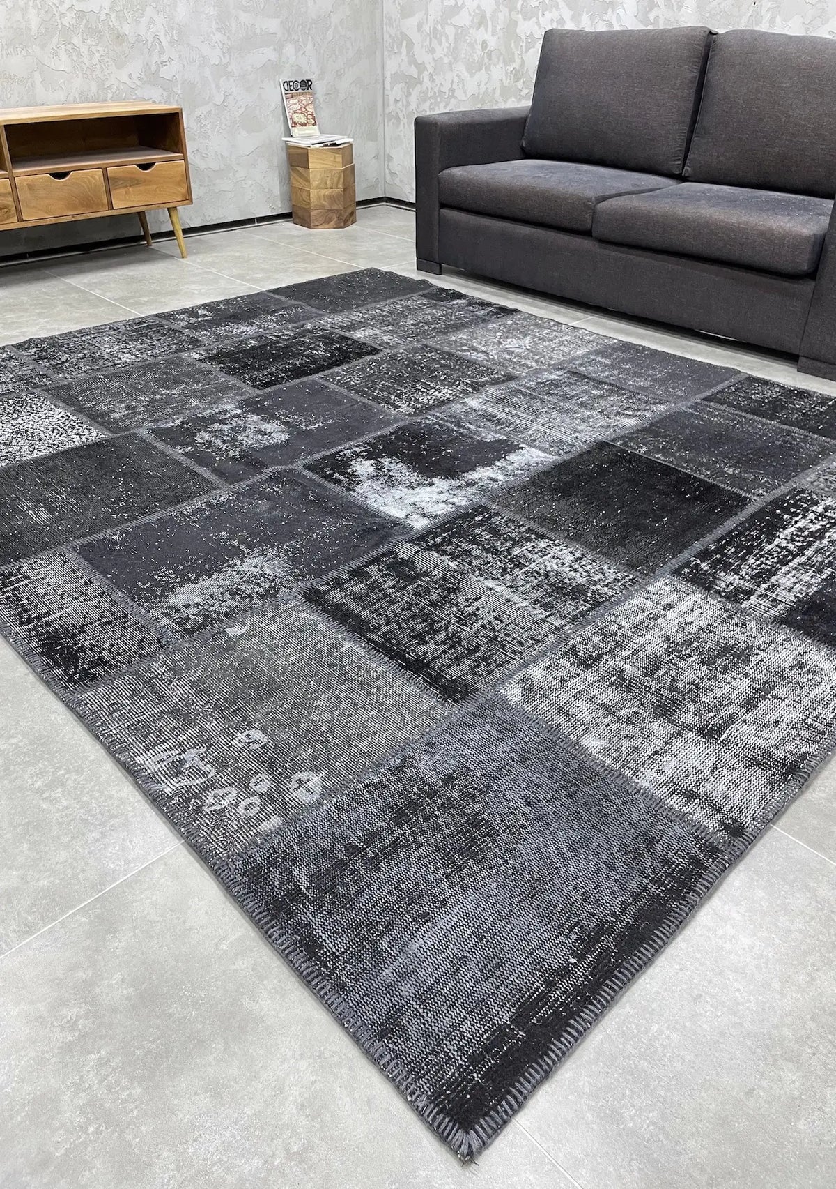 Gaelle - Vintage Black Patchwork Rug - kudenrugs