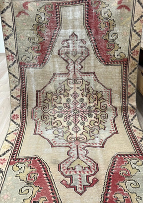Oralee - Vintage Anatolian Rug - kudenrugs