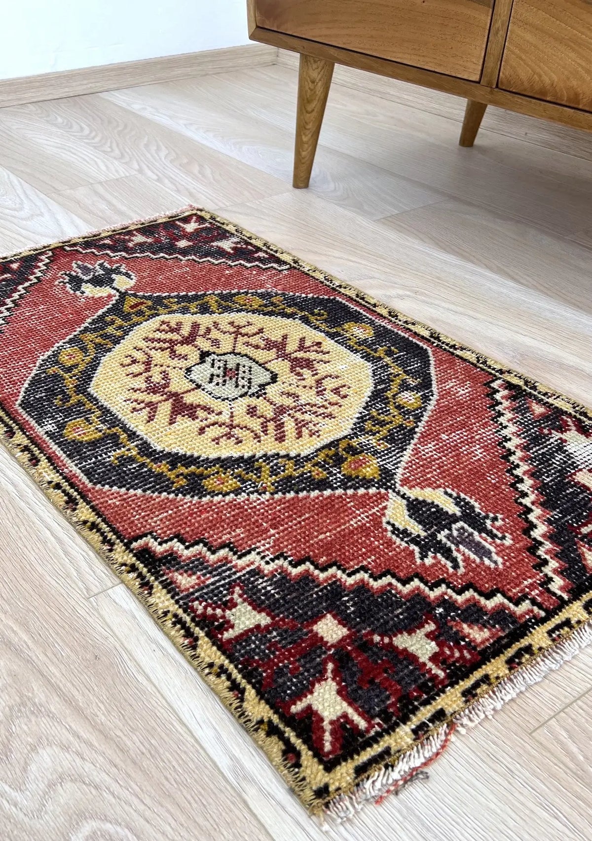 Paca - Vintage Mini Red Area Rug - kudenrugs
