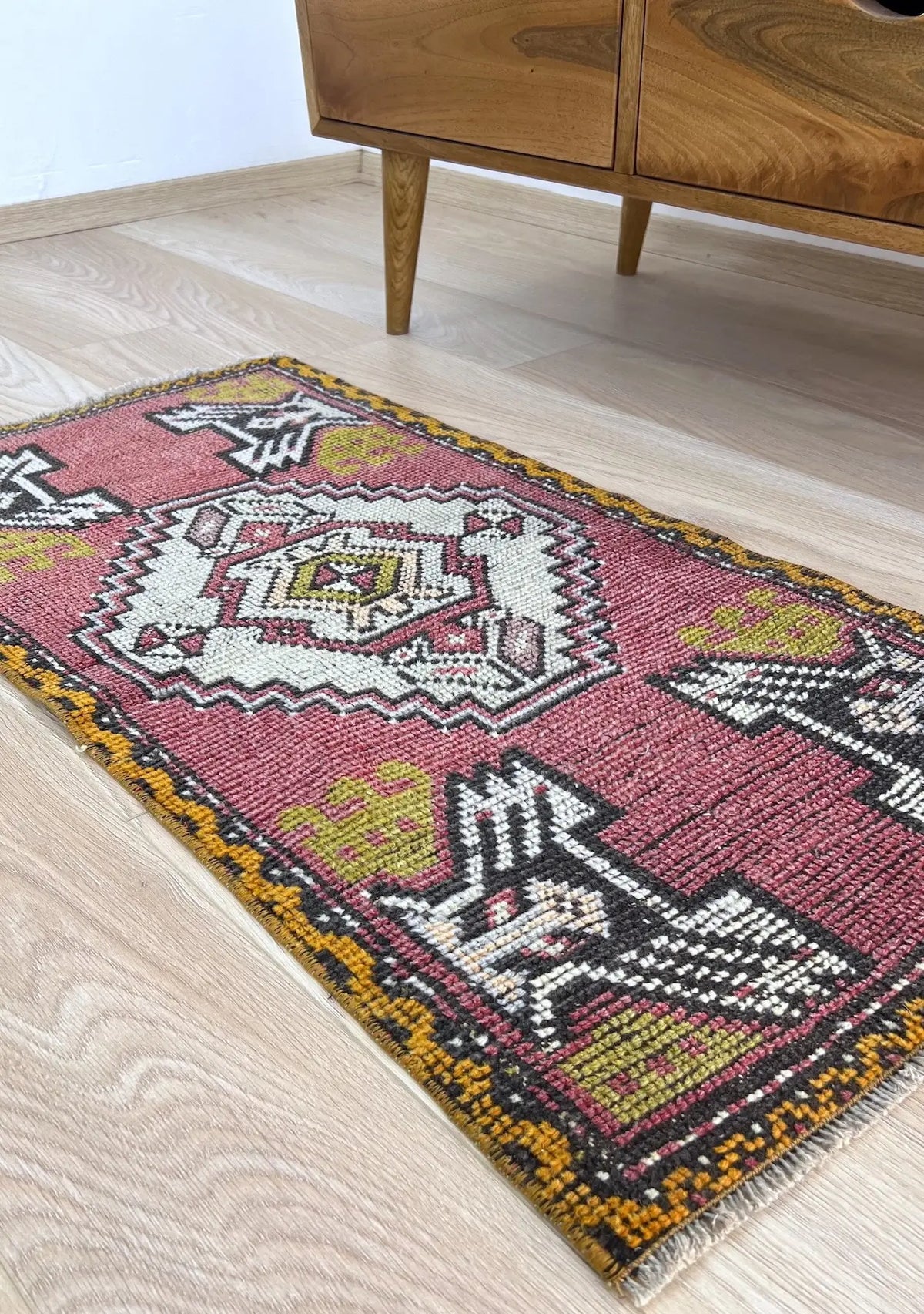 Padget - Vintage Mini Pink Area Rug - kudenrugs
