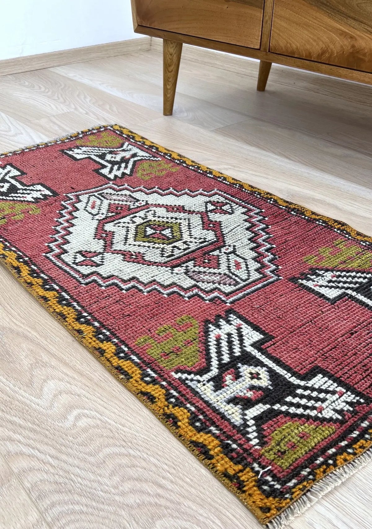 Pamelina - Vintage Mini Pink Area Rug - kudenrugs