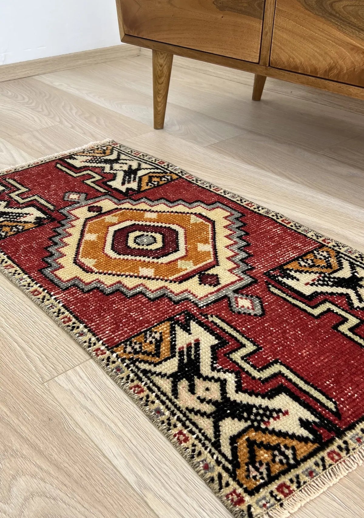 Pamilia - Vintage Mini Red Area Rug - kudenrugs