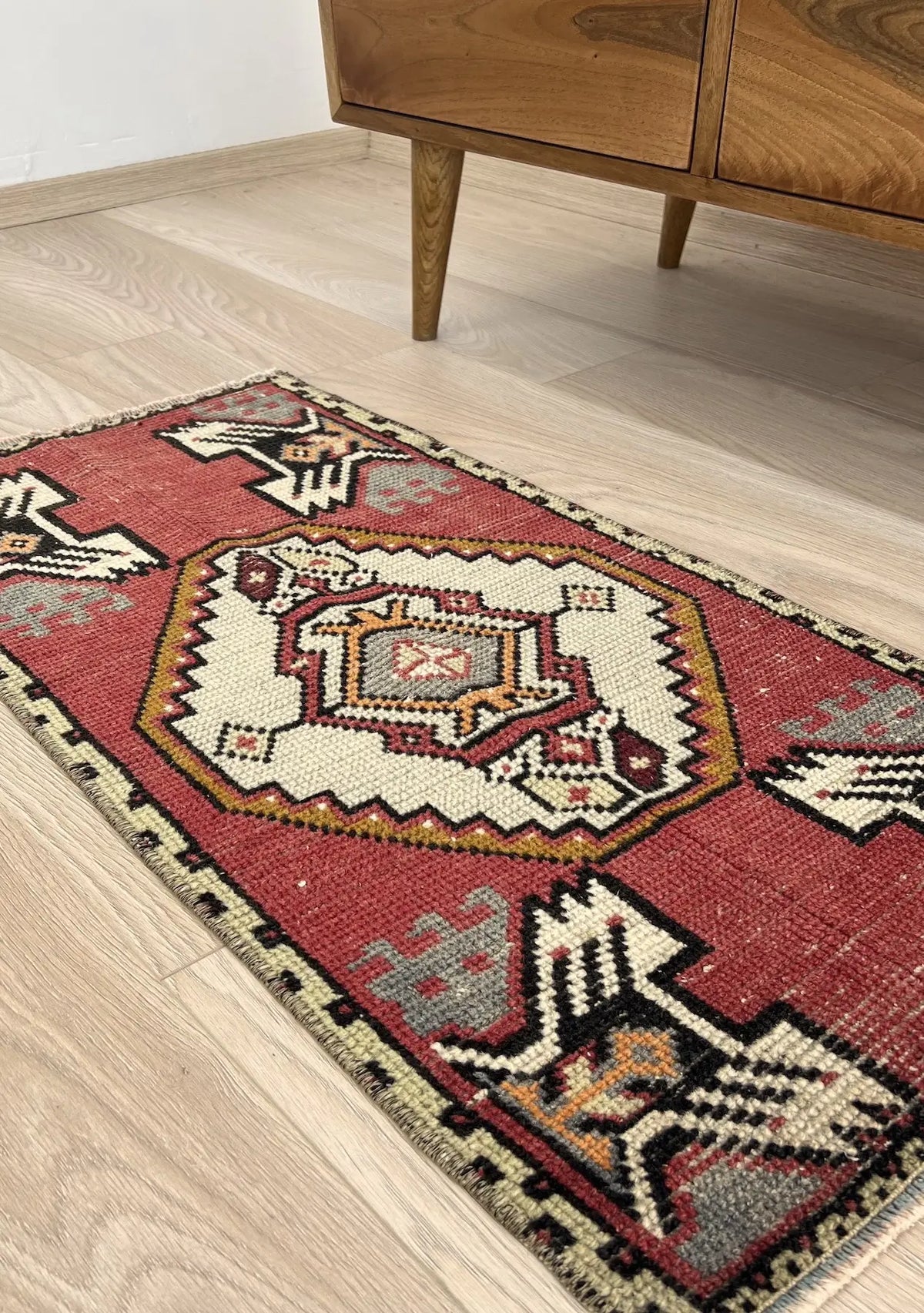 Pammi - Vintage Mini Red Area Rug - kudenrugs