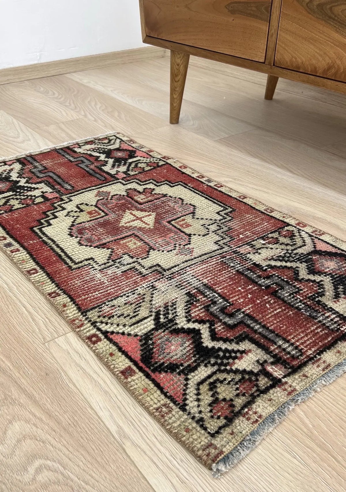 Panfila - Vintage Mini Red Area Rug - kudenrugs
