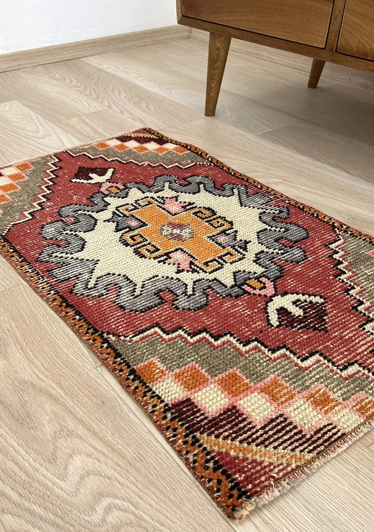 Panphila - Vintage Mini Red Area Rug - kudenrugs