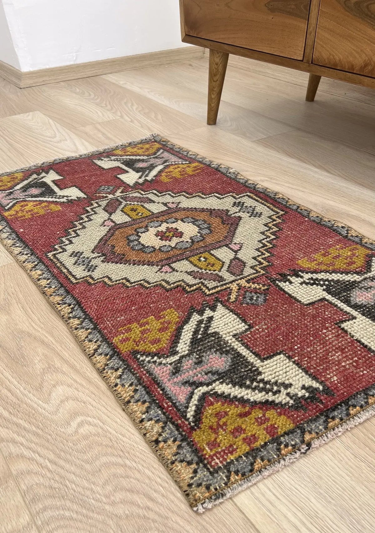 Pansie - Vintage Mini Red Area Rug - kudenrugs
