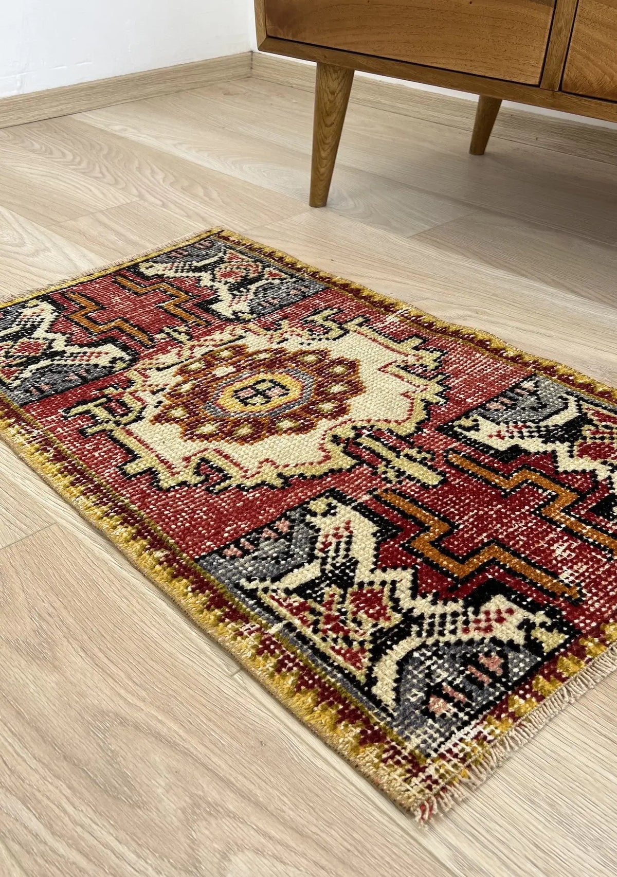 Panya - Vintage Mini Red Area Rug - kudenrugs