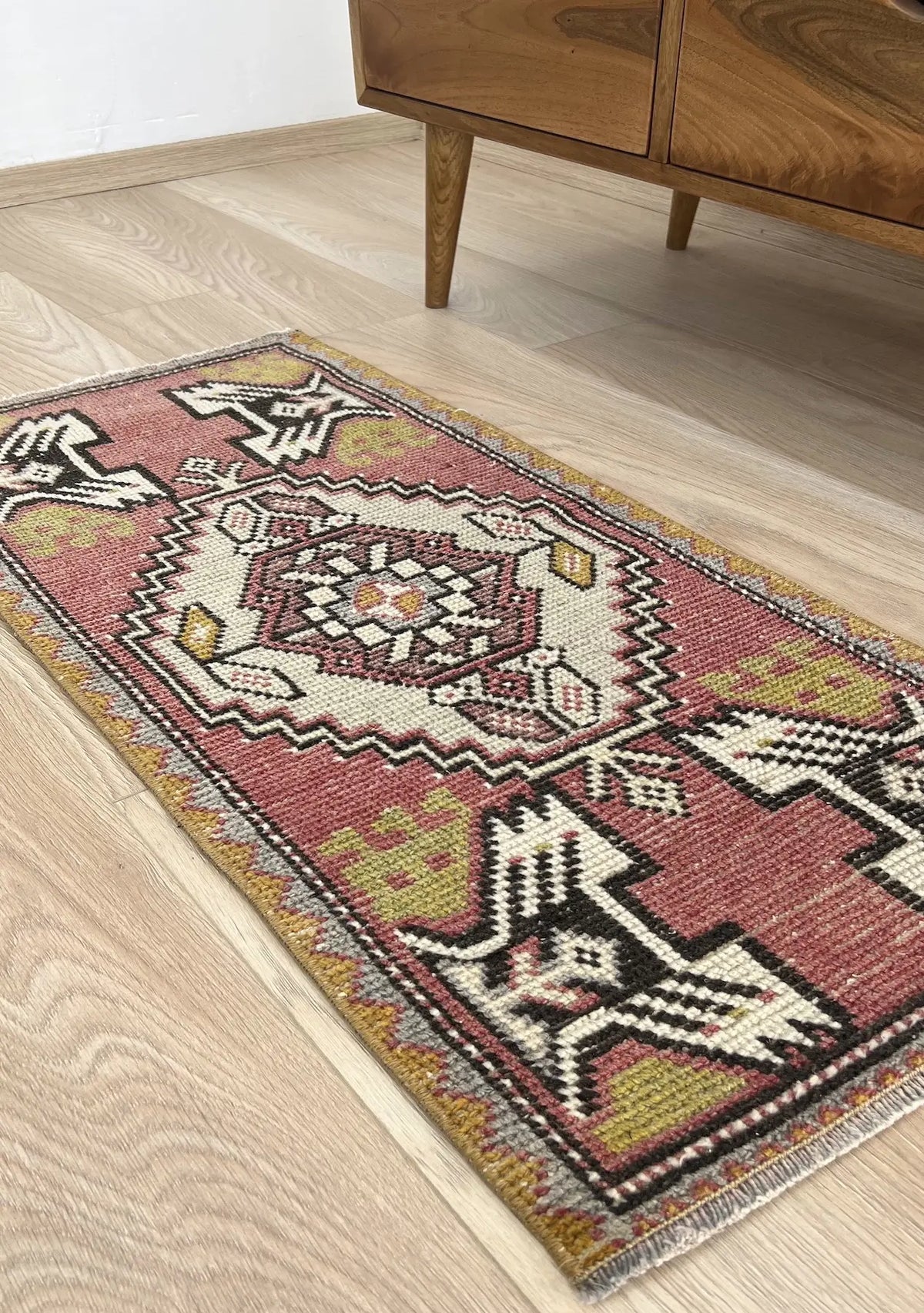 Paolina - Vintage Mini Pink Area Rug - kudenrugs