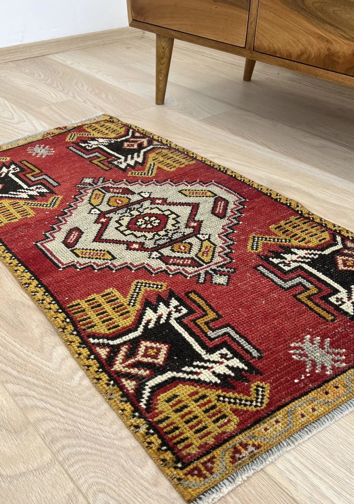 Parris - Vintage Mini Red Area Rug - kudenrugs