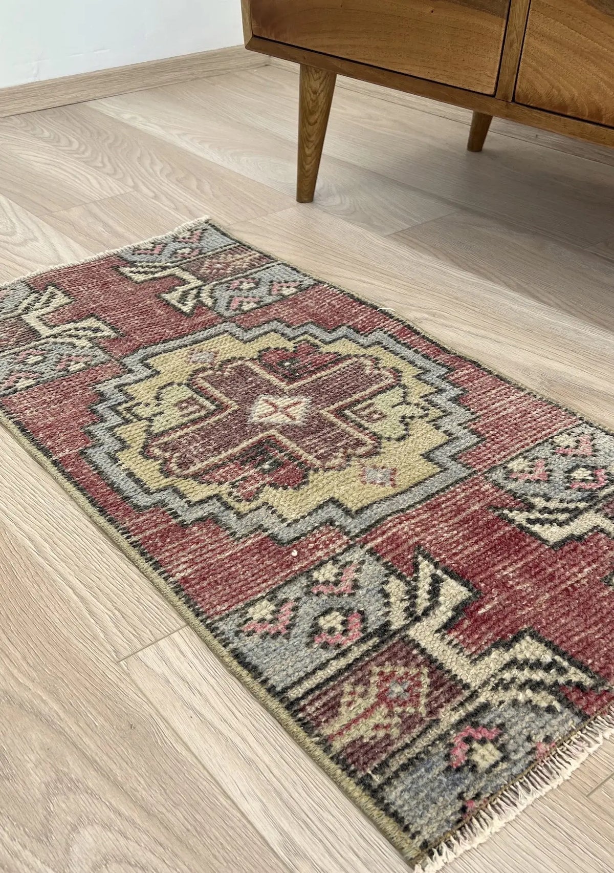 Parvani - Vintage Mini Pink Area Rug - kudenrugs
