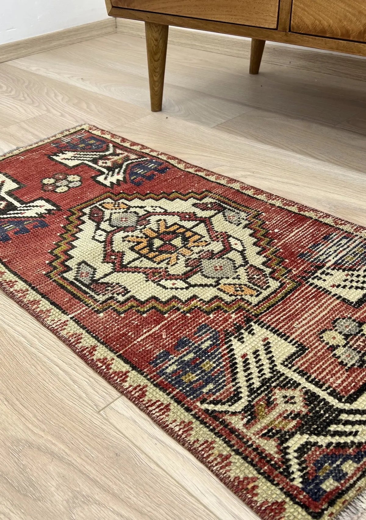 Pathania - Vintage Mini Red Area Rug - kudenrugs