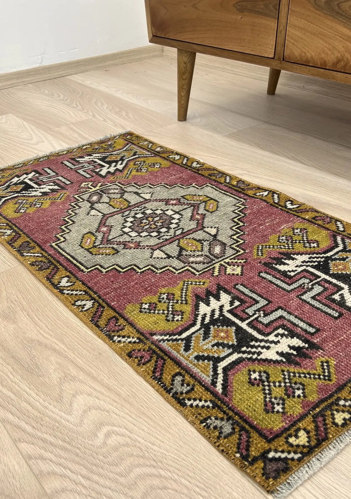 Patrica - Vintage Mini Pink Area Rug - kudenrugs
