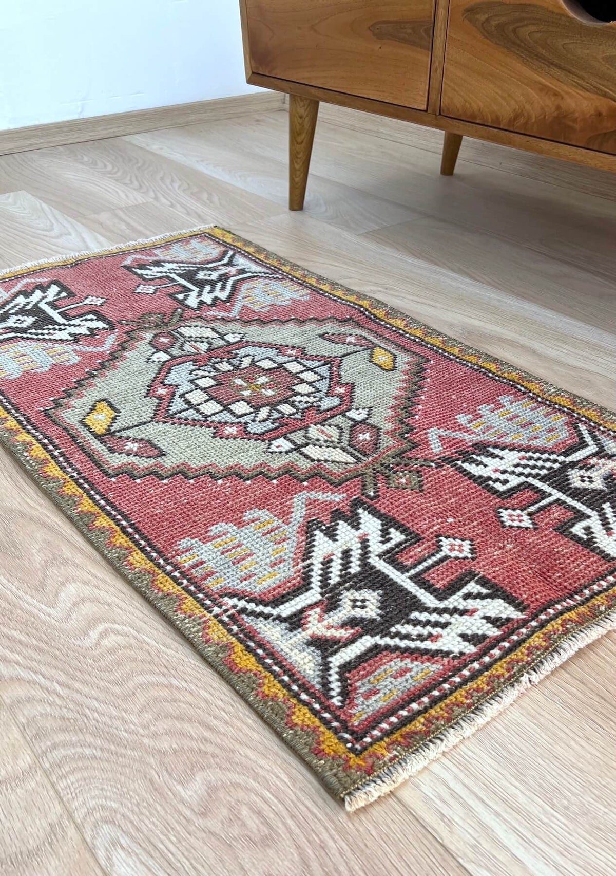 Paulette - Vintage Mini Pink Area Rug - kudenrugs