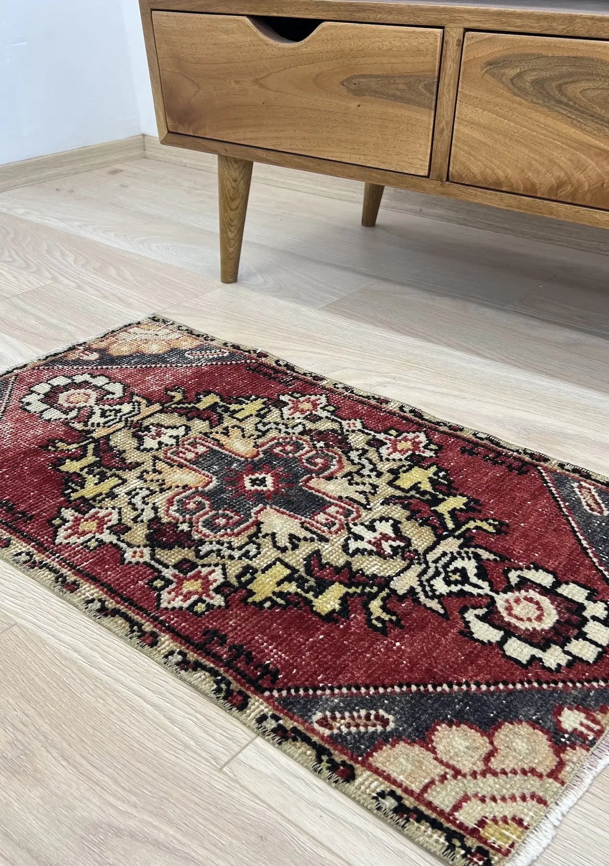 Pearl - Vintage Mini Red Area Rug - kudenrugs