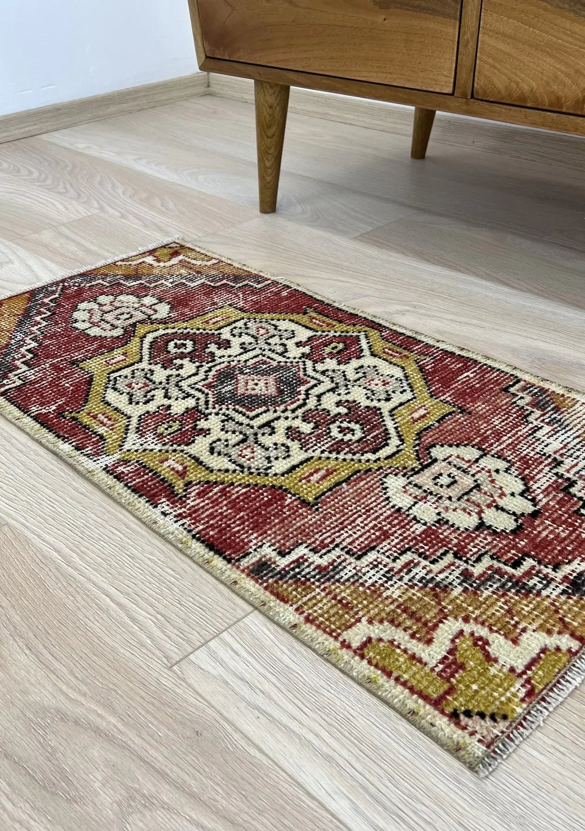 Phyllis - Vintage Mini Red Area Rug - kudenrugs