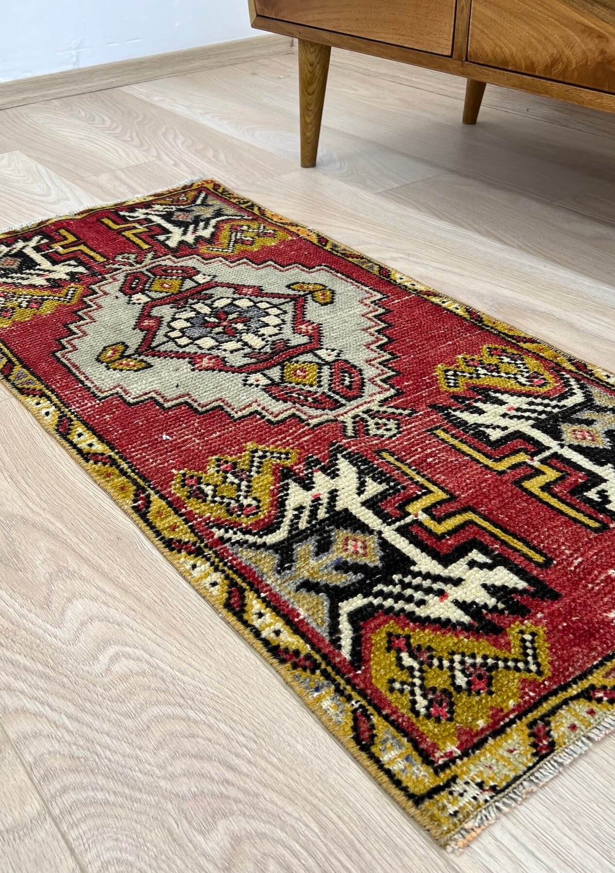Priscilla - Vintage Mini Red Area Rug - kudenrugs