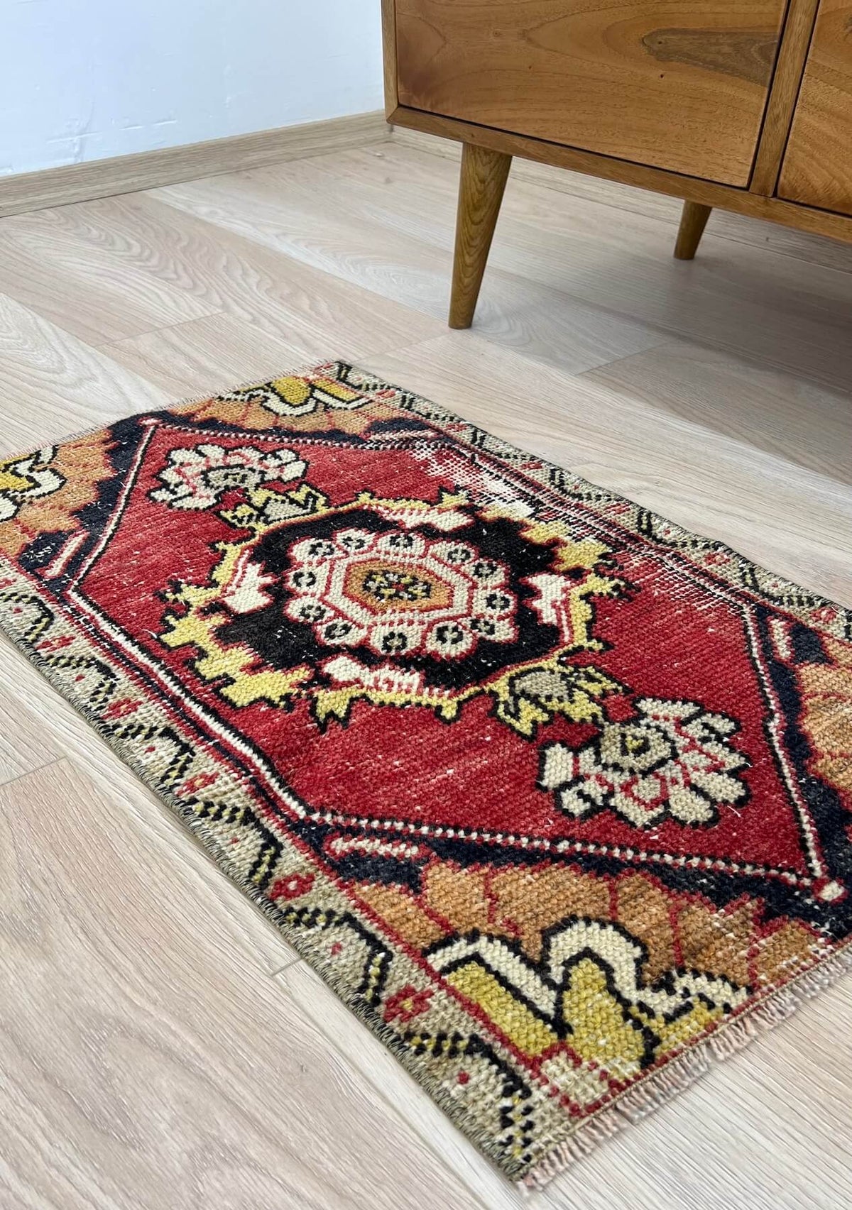 Raven - Vintage Mini Red Area Rug - kudenrugs
