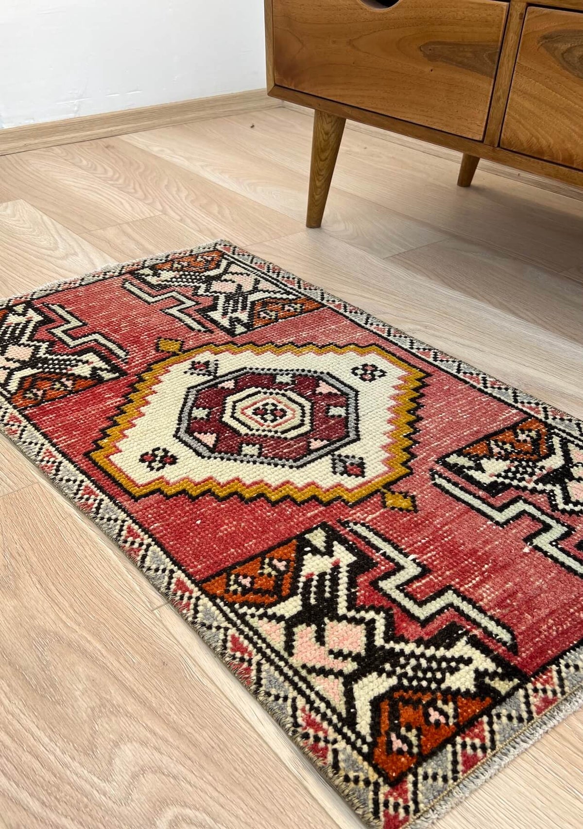 Reagan - Vintage Mini Pink Area Rug - kudenrugs