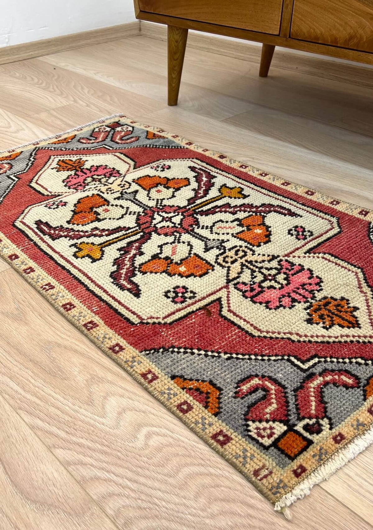 Rebekah - Vintage Mini Red Area Rug - kudenrugs