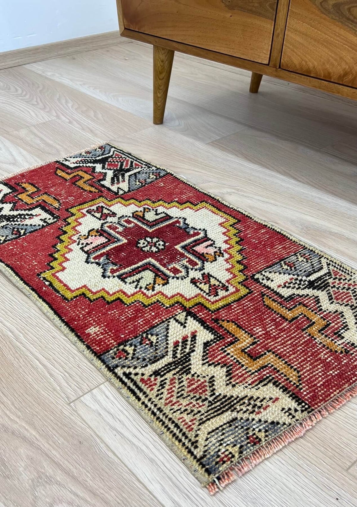 Reyna - Vintage Mini Red Area Rug - kudenrugs