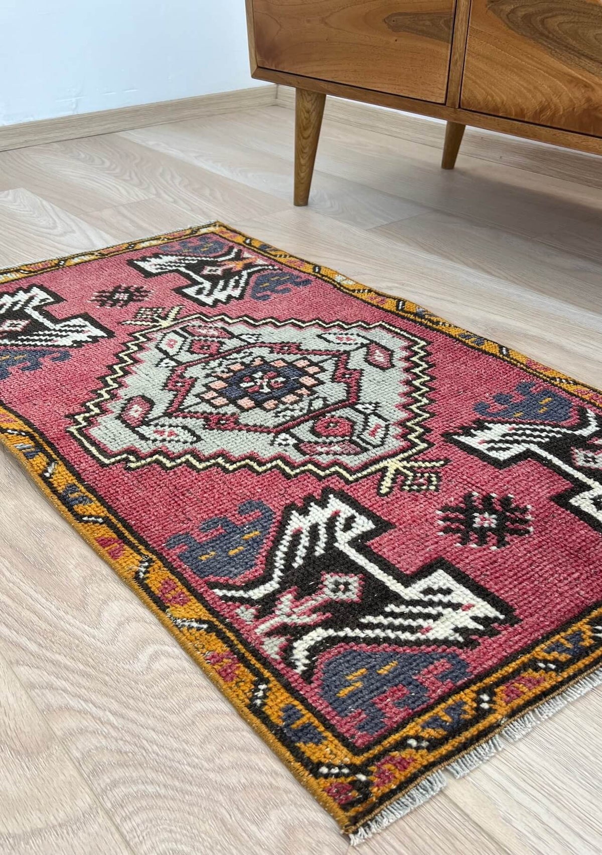 Rosalyn - Vintage Mini Pink Area Rug - kudenrugs