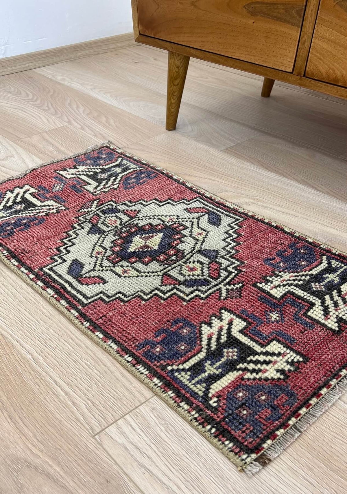 Saige - Vintage Mini Pink Area Rug - kudenrugs