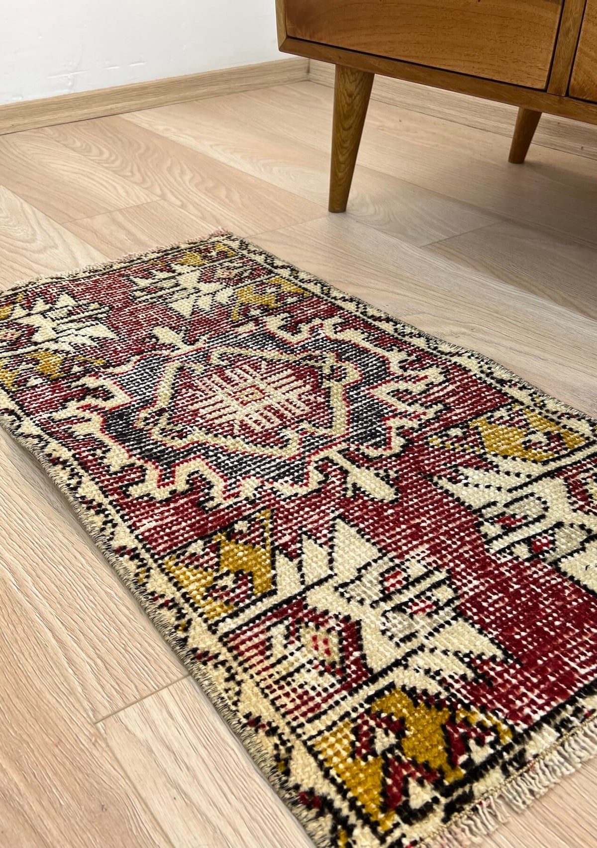 Samira - Vintage Mini Red Area Rug - kudenrugs