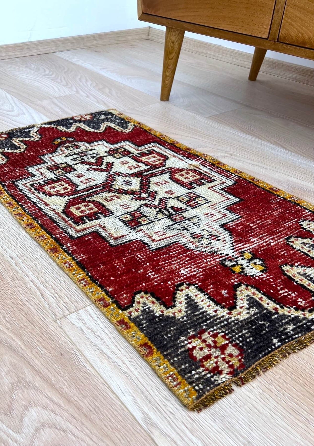 Sandy - Vintage Mini Red Area Rug - kudenrugs