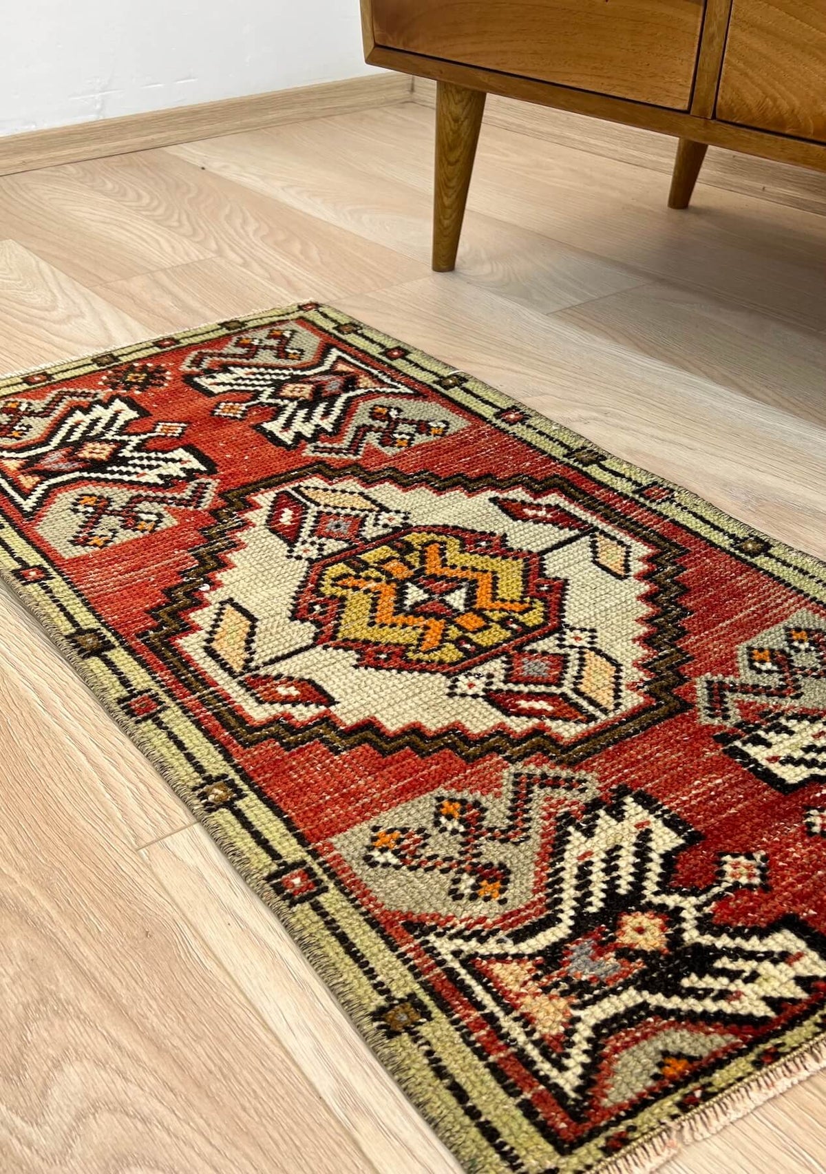 Sophie - Vintage Mini Red Area Rug - kudenrugs