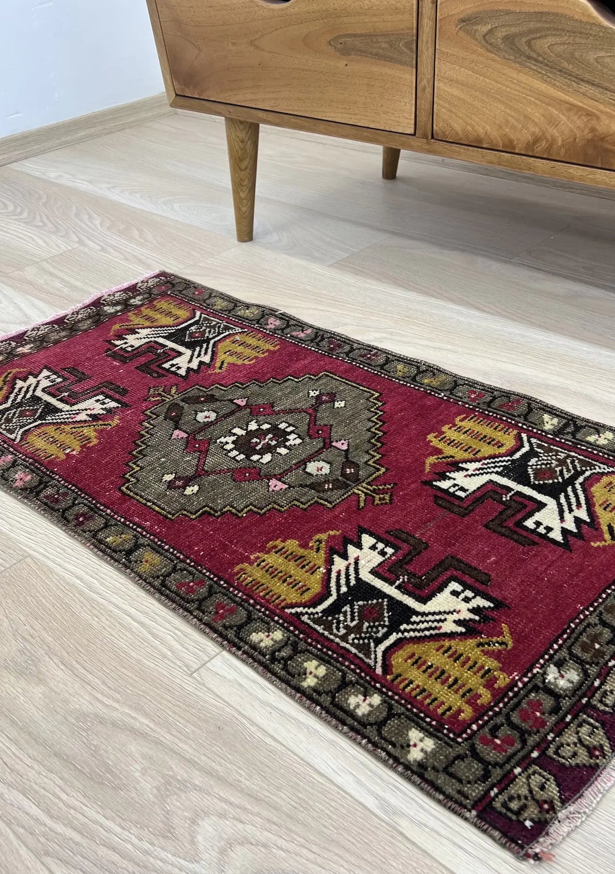 Sunshine - Vintage Mini Red Area Rug - kudenrugs