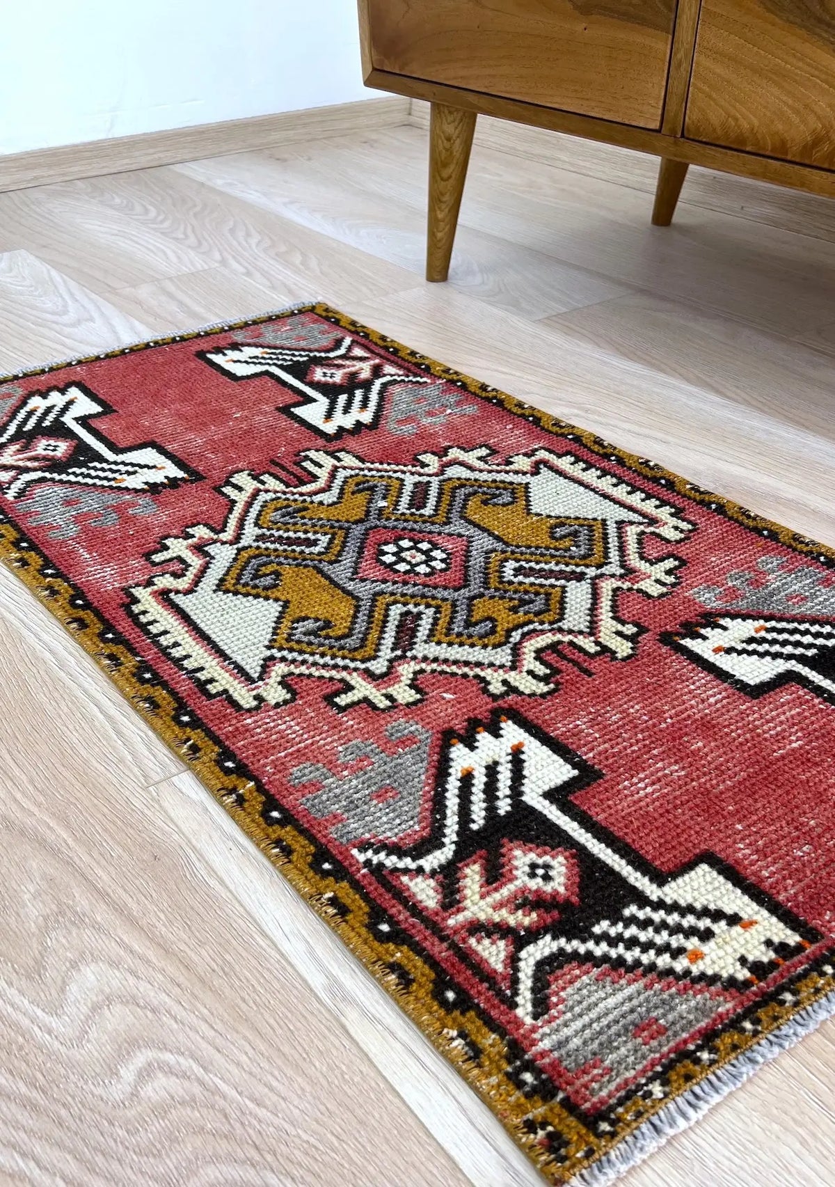 Taahira - Vintage Mini Red Area Rug - kudenrugs