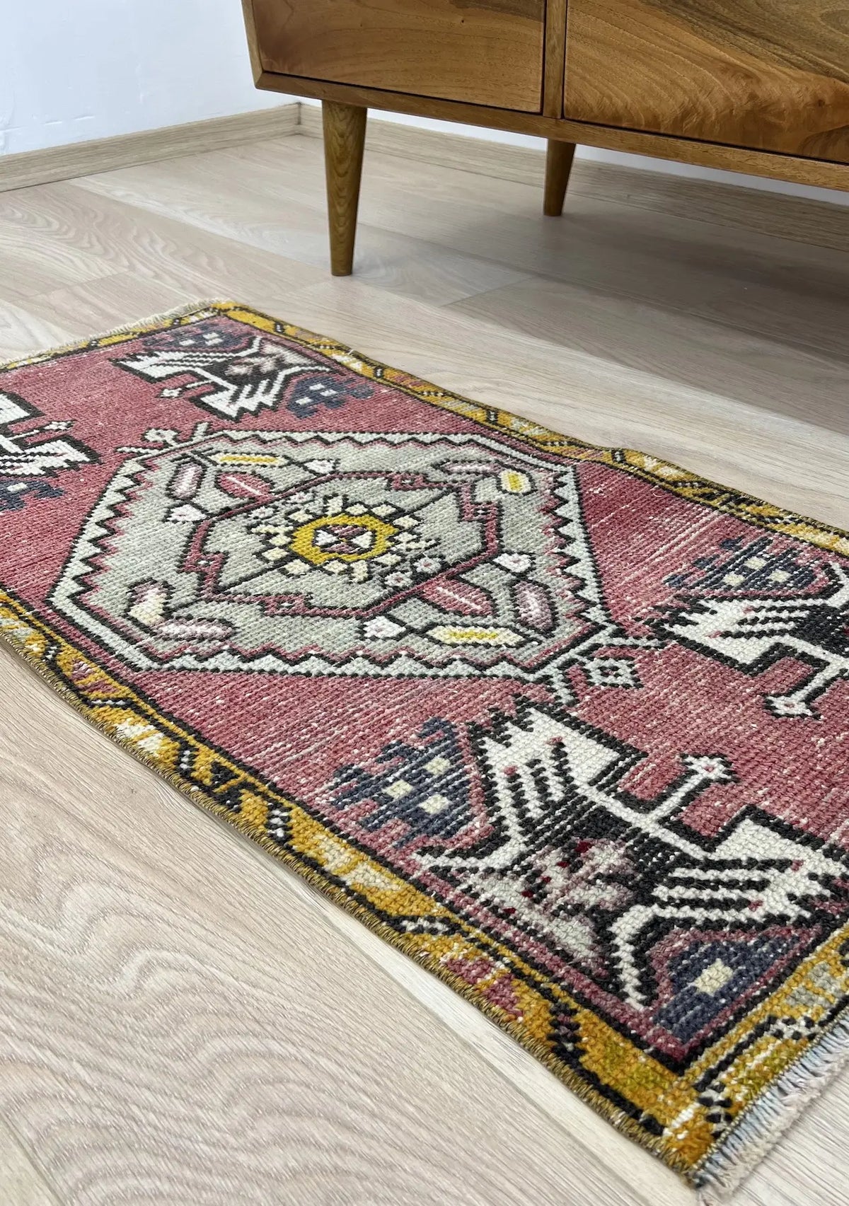 Tahereh - Vintage Mini Pink Area Rug - kudenrugs