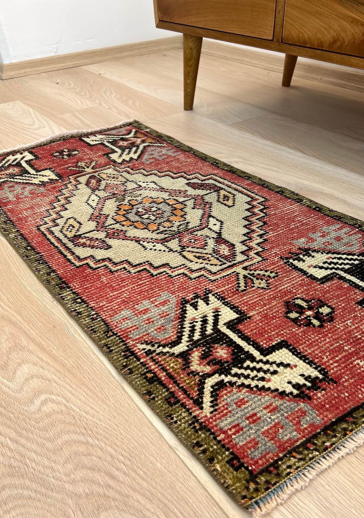 Tara - Vintage Mini Red Area Rug - kudenrugs