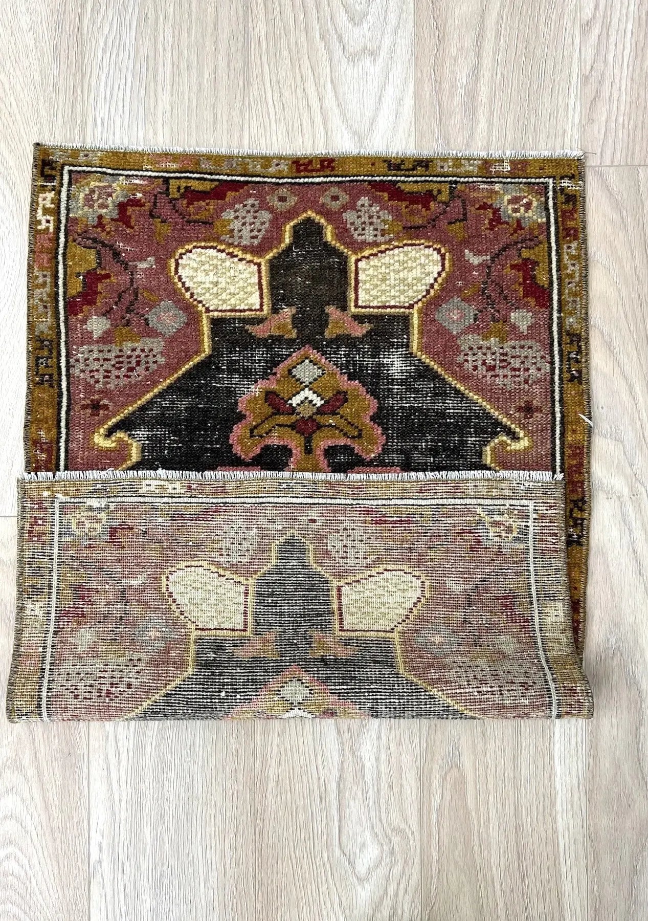 Teri - Vintage Mini Black Area Rug - kudenrugs