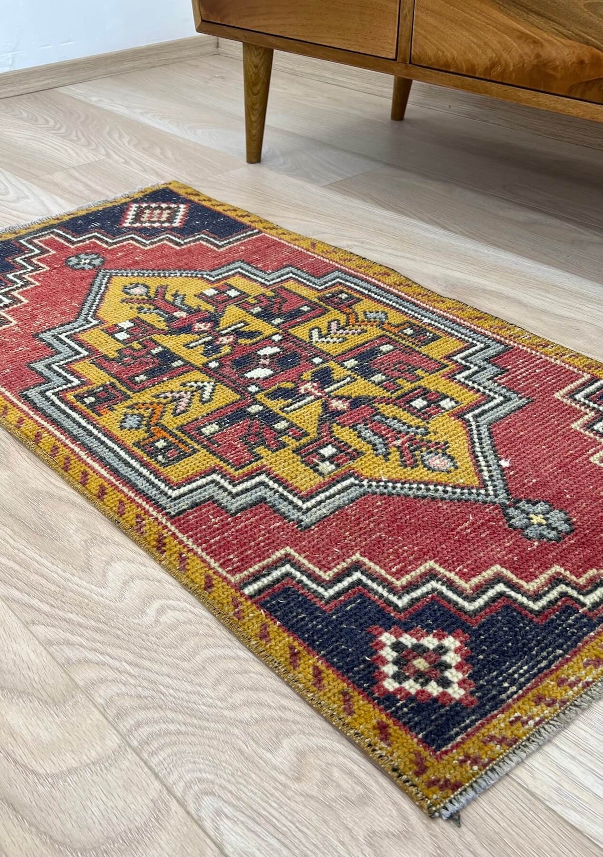 Tessa - Vintage Mini Red Area Rug - kudenrugs