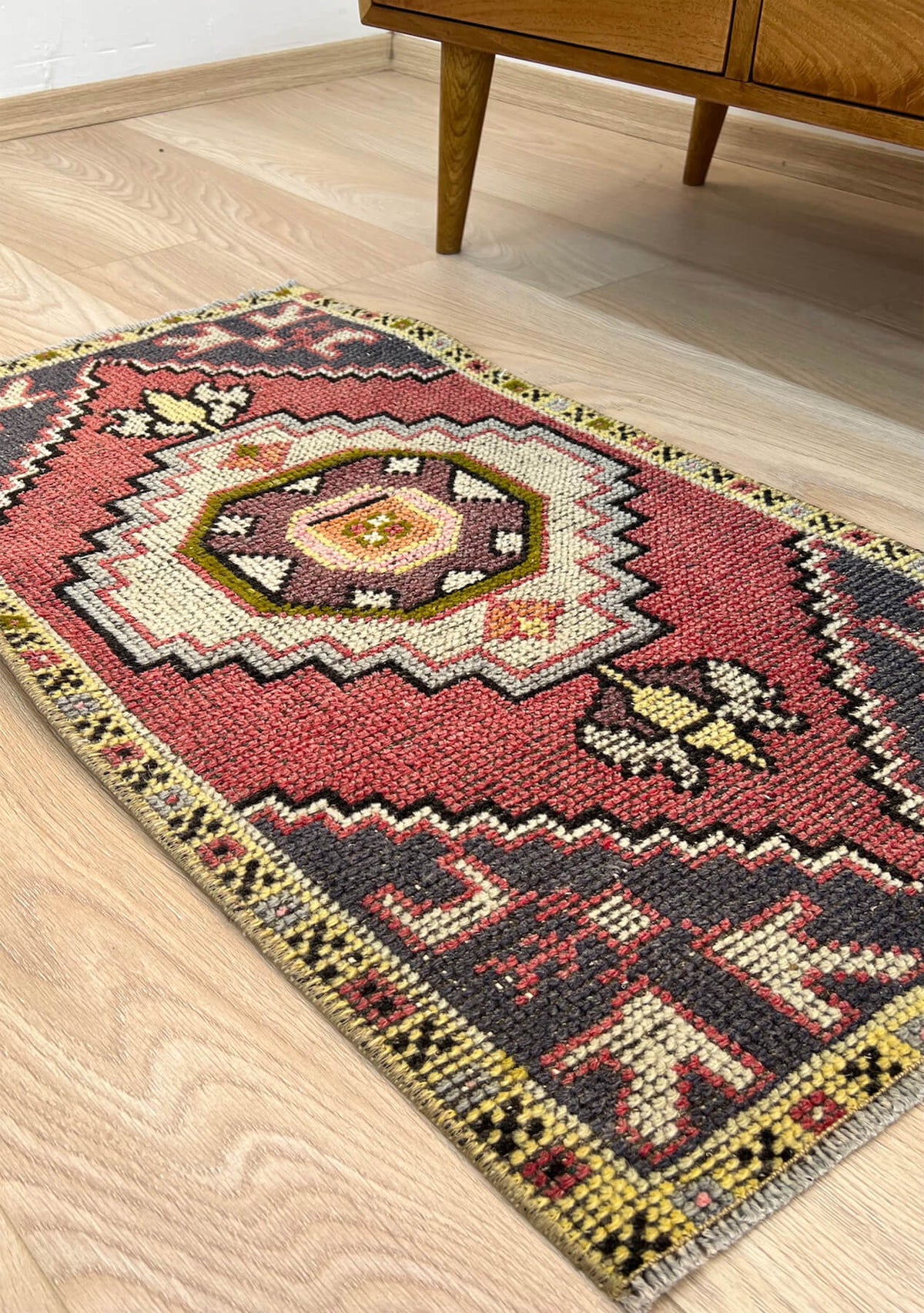 Tiana - Vintage Mini Pink Area Rug - kudenrugs